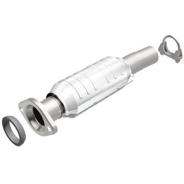 MagnaFlow Direct Fit Catalytic Converter 04-06 Toyota Sienna 3.3L AWD Rear