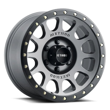 Method MR305 NV 17x8.5 / 0mm Offset / 6x135 BP / 94mm CB / Titanio - Rueda de labio negro mate