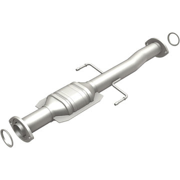 MagnaFlow Direct Fit Catalytic Converter 01-04 Toyota Tacoma 2.4L Rear