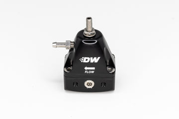Regulador de presión de combustible ajustable en línea DeatschWerks DWR1000iL - Negro