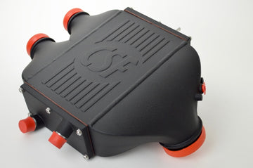 CSF 2014+ BMW M3/M4 (F8X) Enfriador de aire de carga de montaje superior - Negro arrugado