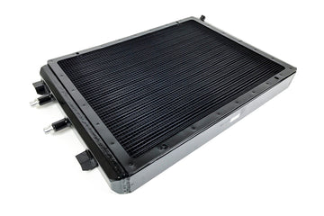 CSF 2014+ BMW M3/M4 (F8X) Intercambiador de calor de montaje frontal con protector de roca - Negro