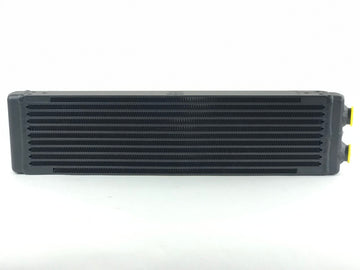 Enfriador de aceite universal de doble paso CSF ​​(estilo RS) - M22 x 1,5 - 24 pulgadas de largo x 5,75 pulgadas de alto x 2,16 pulgadas de ancho