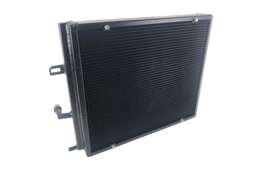 CSF BMW B58/B48 Intercambiador de calor de triple paso de montaje frontal con protector contra rocas - Negro
