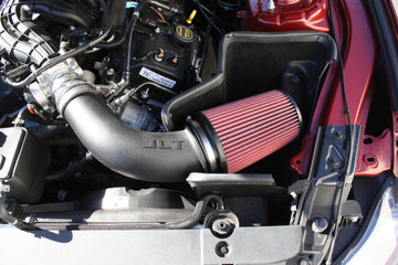 JLT 15-17 Ford Mustang V6 Kit de admisión de aire frío texturizado negro con filtro rojo