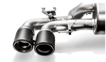 Juego de tubos de escape Akrapovic 18+ BMW M5 (F90) Evolution (carbono) con logotipo Akraprovic rojo/blanco
