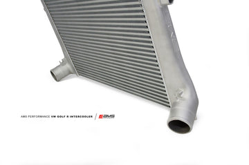 AMS Performance 2015+ VW Golf R MK7 Actualización del intercooler de montaje frontal con tanques de extremo fundido