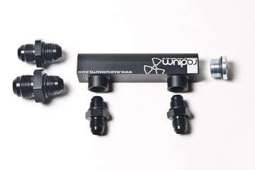 Colector universal de 4 puertos Radium Engineering - Negro con logotipo