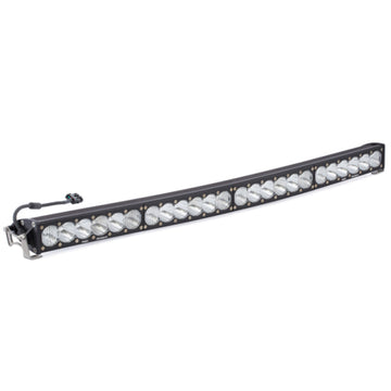 Barra de luz LED de 40 pulgadas con patrón combinado de conducción Serie Arc OnX6 de Baja Designs