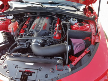 JLT 16-19 Chevrolet Camaro LT1 6.2L Kit de admisión de aire frío texturizado negro con filtro rojo - Tune Req
