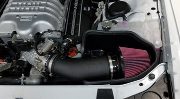 JLT 15-20 Dodge Charger 6.2L / 15-18 Dodge Challenger Hellcat 6.2L Kit de admisión de aire frío con filtro rojo