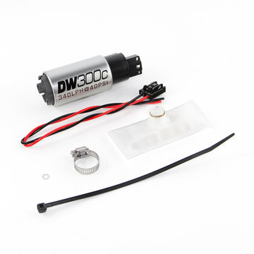 DeatschWerks 88-91 BMW 325i DW300C 340 LPH Bomba de combustible compacta con kit de instalación (sin clips de montaje)