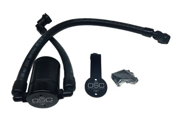 J&amp;L 2011-2017 Ford Mustang GT Separador de aceite del lado del conductor 3.0 - Negro anodizado