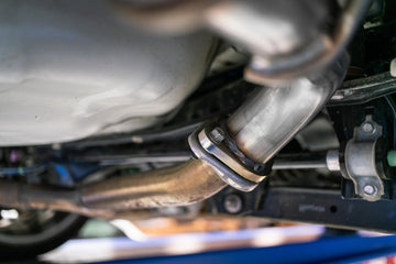 MBRP 15-19 Subaru WRX 2.0L/STI 2.5L 2.5in Salida trasera doble dividida con puntas CF de 3.5in - T304