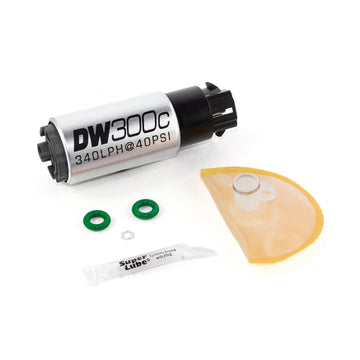 Bomba de combustible compacta DeatschWerks 340lph DW300C con kit de configuración 08-14 WRX/ 08-15 STI (con clips de montaje)