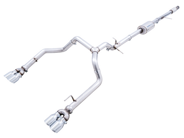 AWE Tuning 4ta generación GM 1500 5.3L 0FG Salida trasera dividida con respaldo de gato (con recortes de parachoques) - Puntas cuádruples cromadas