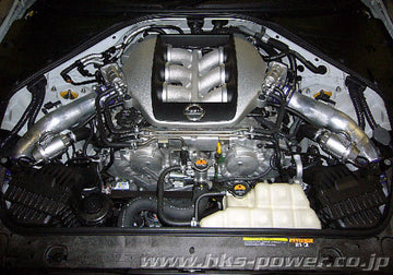 El kit HKS 09-10 GT-R R35 SSQV4 BOV incluye 2 tubos SSQV y aluminio pulido